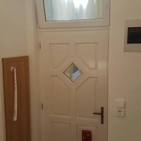 Apartment Authentic Akacfa *