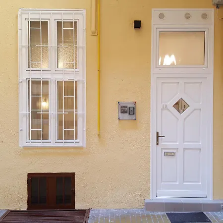 Apartment Authentic Akacfa Budapest