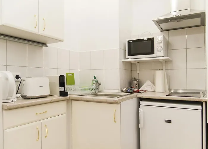 Authentic Akacfa Daire