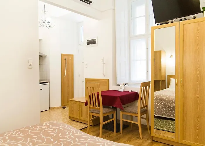 Authentic Akacfa Daire