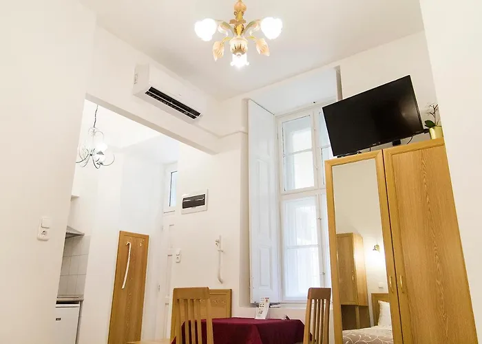 Authentic Akacfa Daire Budapeşte