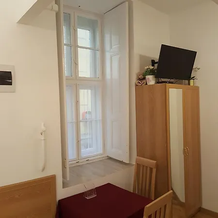 Apartment Authentic Akacfa *