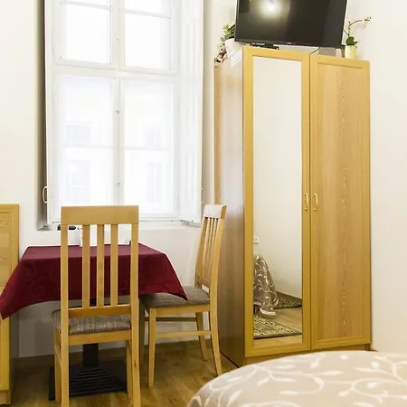 Apartment Authentic Akacfa